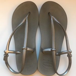 Havaianas grey flip flops